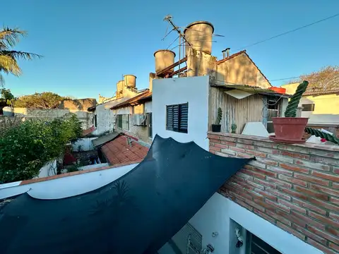 CASA CON LOCAL Y GARAGE AL FRENTE - IRIGOYEN 4091