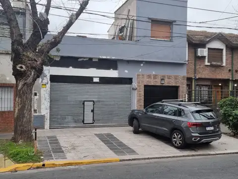 CASA CON LOCAL Y GARAGE AL FRENTE - IRIGOYEN 4091