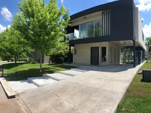 ¡Preciosa casa 4 ambientes AMOBLADA en ALTOS DE HUDSON 2!