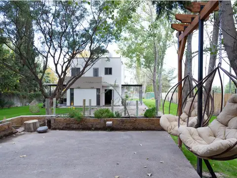 Casa en venta - 3 Dormitorios 3 Baños - Mendoza