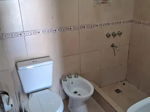 MONOAMBIENTE - A 5 CUADRAS DE LA ESTACION Y 3 DE LA U.MORON