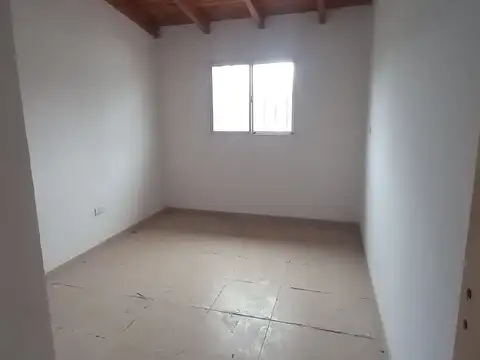 VENTA CASA 2 DORMITORIOS  PILETA COCHERA SAN ROQUE