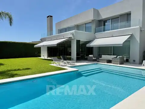 Casa en Venta en Ayres Plaza, USD 675.000