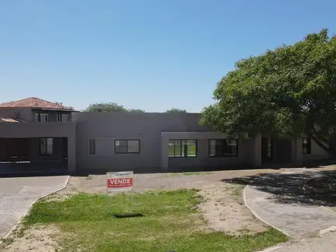 CASA EN VENTA - PRADERAS DE SAN LORENZO