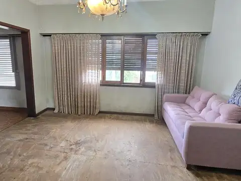 Venta casa 4 ambientes con local y deposito. Quilmes Oeste