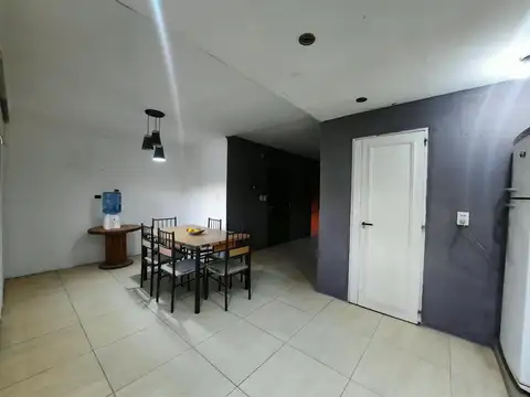 Casa en Alquiler con 2 cocheras