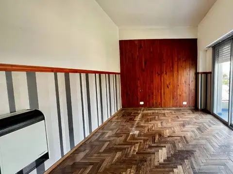 CASA EN VENTA 4 AMBIENTES EN LONGCHAMPS MAS LOCAL