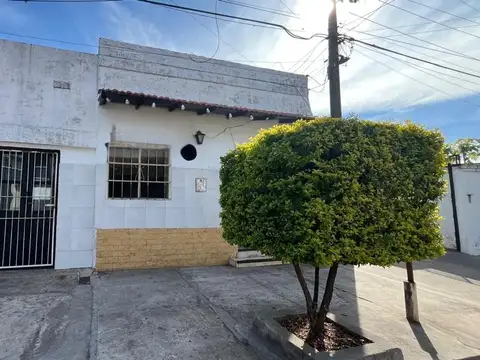 CASA EN VENTA A RESTAURAR O DEMOLER