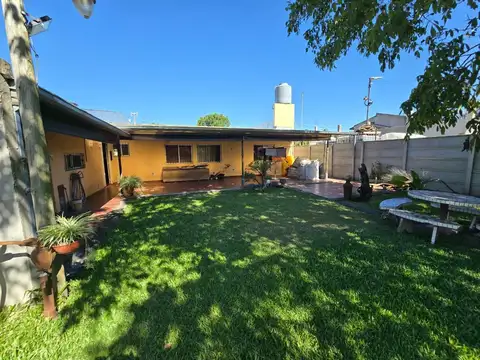 Casa 5 ambientes con 2 baños