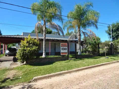 Casa 9 ambientes con 2 baños