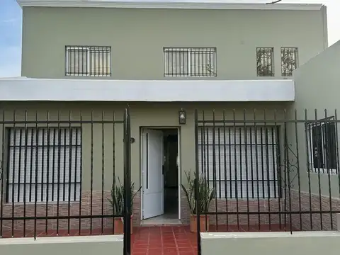 VENTA CASA 3 DORMIS PATIO Y JARDIN EN BAIGORRIA