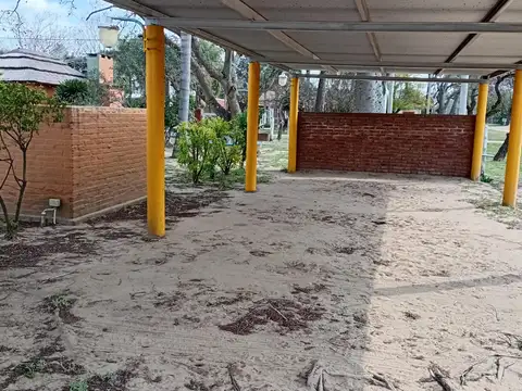 Casa 5 ambientes con 1 baño