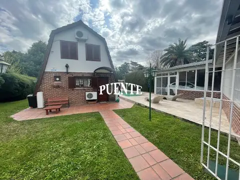 Casa 4 ambientes con 2 baños