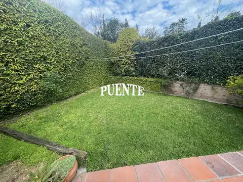 Casa en Venta con 2 cocheras