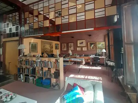 Local de 150 m2 a mts. de Plaza Dorrego.