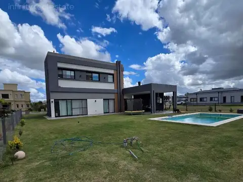 Casa en Alquiler de 4 dormitorios