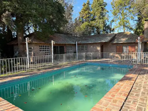 Casa en Venta con 2 cocheras