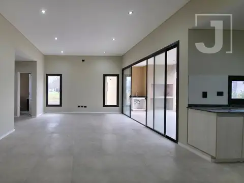 Casa en venta 4 amb. lote de 1004 m2, barrio los Alcanfores, Pilar. Apto Crédito