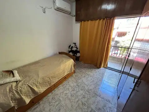 VENTA DOS CASAS MAS GALPÓN EN ALBERDI ZONA NORTE