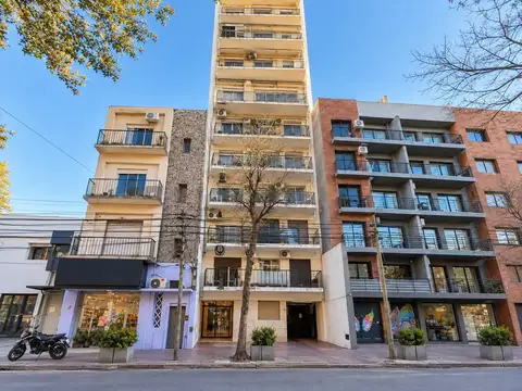 Venta de departamento de 2 ambientes con excelente ubicación sobre Avenida Perón