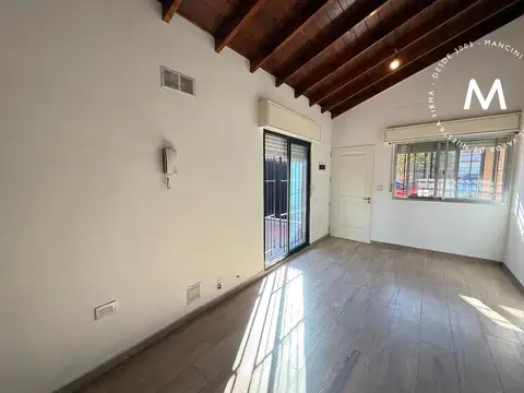 Depto Tipo Casa en Venta en Villa Ballester, USD 78.000