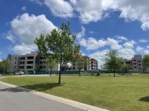 Lote en venta en Lagoon Pilar 100