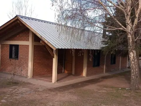 Venta casa + cabaña en gran terreno en Potrerillos