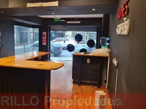 Juan María Gutiérrez 2562. Local comercial. 88m2. Alto tránsito peatonal y vehicular.