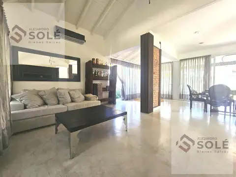 Casa 8 ambientes con 3 baños