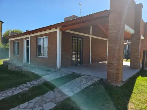 Casa en venta, Potrero de los Funes. Esquina con amplitud exterior y espacios para disfrutar.