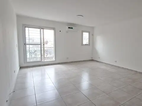 AMPLIO  Y LUMINOSO MONOAMBIENTE AL FRENTE CON BALCON
