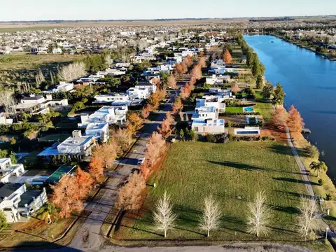 Terreno en Venta en Puerto Roldan, USD 125.000