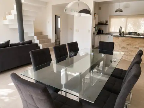 Casa en Alquiler en Hábitat Residencias, USD 1.500