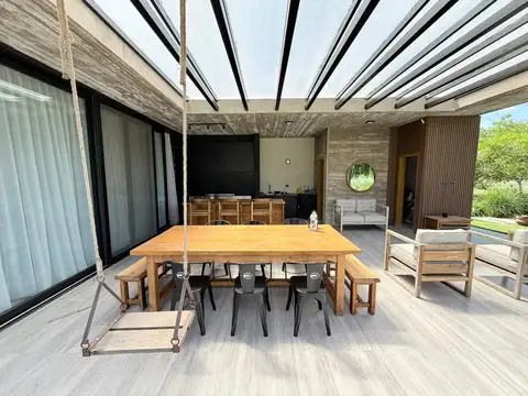 Venta Casa 3 ambientes con pileta, losa radiante, parrilla - Lote 1500m2