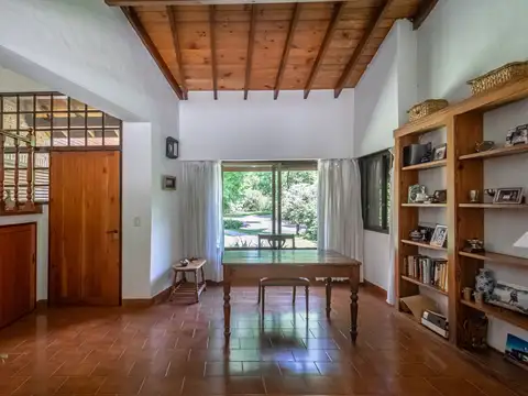 Casa 6 dormitorios vista al golf y 4 cocheras