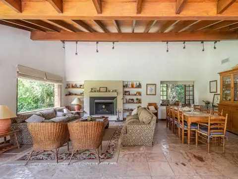 Casa 7 ambientes con 4 baños