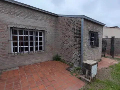 CASA EN VENTA DE 2 DORMITORIOS, A MTS DE LA COSTA!