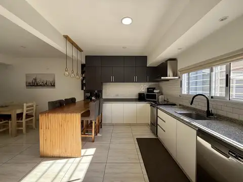 CASA EN VENTA EN CLAYPOLE- APTA CRÉDITO