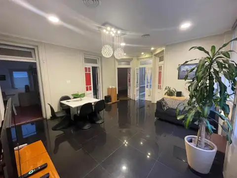 Casa 6 ambientes con 3 baños