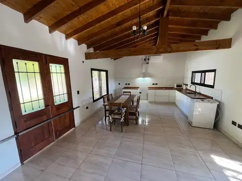 Casa 4 ambientes con 1 baño