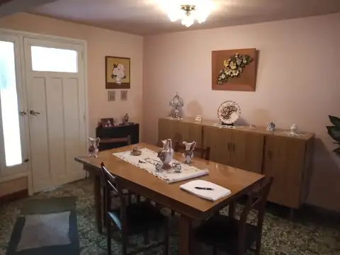 Casa 6 ambientes con 2 baños