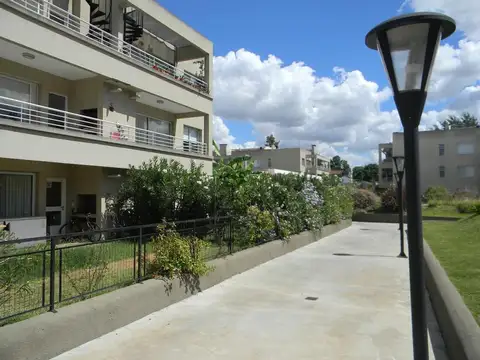 Depto VENTA en San Isidro. Jardín propio en Espacio Sucre