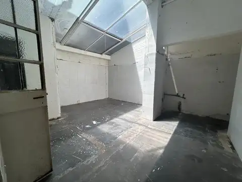 Local en Venta Via Púb.