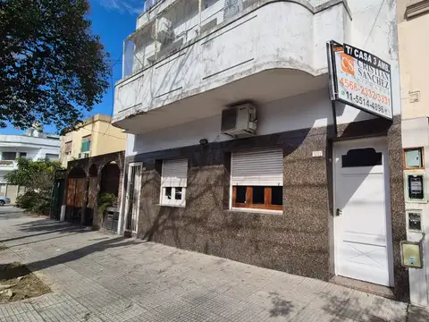 TIPO CASA 3 AMB PB AL FRENTE CON PATIO ! SE ENTREGA