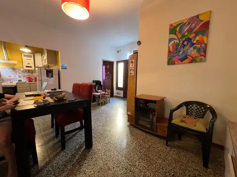 *CASA PH DE 3 AMB. POR PASILLO CON PATIO GRANDE, LAVADERO Y TERRAZA PROPIA