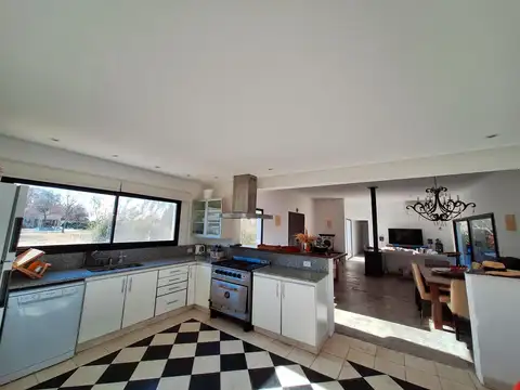 Casa en Venta con 2 cocheras