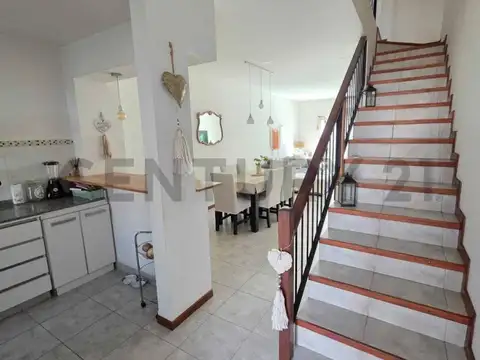VENTA DÚPLEX 4 AMBIENTES EN ITUZAINGÓ NORTE CON JARDÍN Y COCHERA - APTO CRÉDITO - ACEPTA PERMUTA