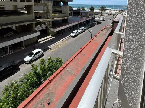 2 AMBIENTES A LA CALLE