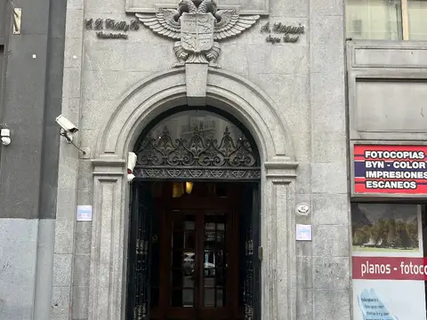 Av Pte Roque Saenz Pena 900, Piso 1