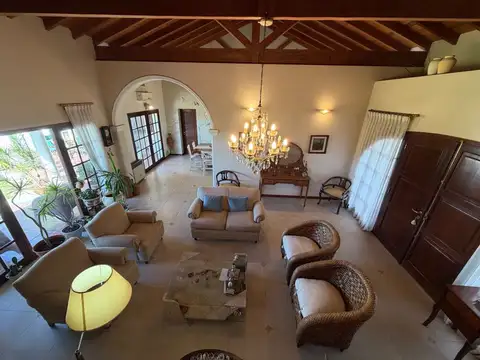 Casa en Venta con 3 cocheras